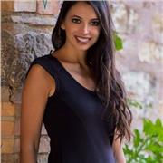 Laureata in lingue e letterature straniere impartisce lezioni private